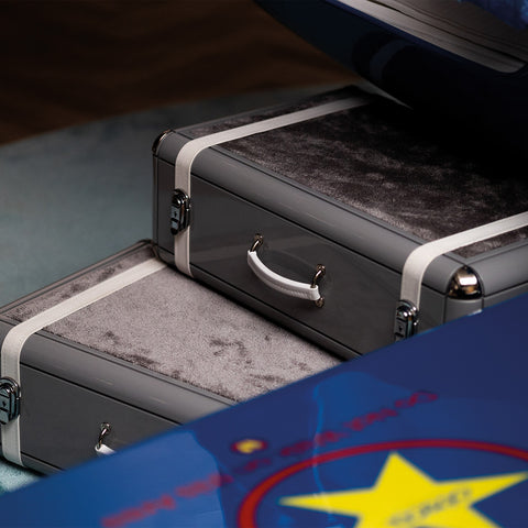 Twin GmbH Innenarchitektur in Bad Homburg mit dem Flugzeug im Showroom